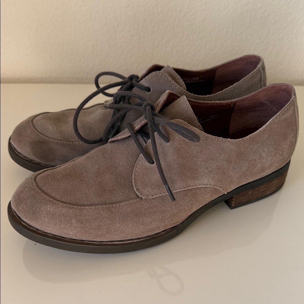 BORN Leather Lace Up Oxford Shoes